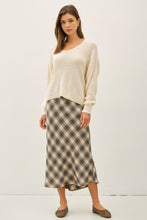 Load image into Gallery viewer, Mila Raglan Sweater
