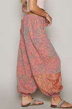 Load image into Gallery viewer, Plaid Pattern Woven Jogger Pants
