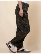 Load image into Gallery viewer, Mila Mid Rise Barrel Jeans
