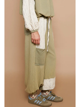 Load image into Gallery viewer, Aura Ribbed Jogger Pants
