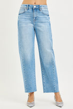 Load image into Gallery viewer, light wash cropped barrel jeans
