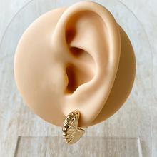 Load image into Gallery viewer, The Breeze Earrings
