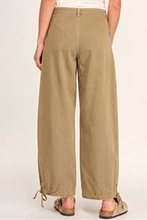 Load image into Gallery viewer, Frankie Balloon Jeans
