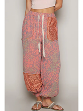 Load image into Gallery viewer, Plaid Pattern Woven Jogger Pants
