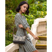 Load image into Gallery viewer, Dainty Delight Crossbody Bag
