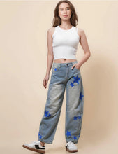 Load image into Gallery viewer, barrel jeans with star graphic

